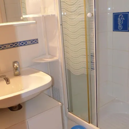 Holiday home Maison Confortable 100m Plage, Parking, 4 Pers - Fr-1-823-74 La Gueriniere